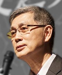 何寄澎教授